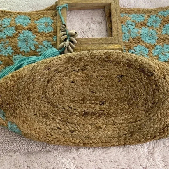 Twig & Arrow Boho Woven Jute Hand Painted Turquoise Flower Tote Beach Bag - Picture 3 of 10
